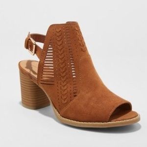 Brown Universal Thread Short Heels